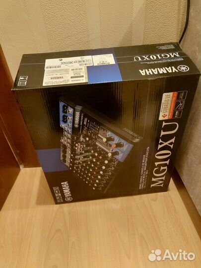 Микшер микшерный пульт Yamaha MG10XU