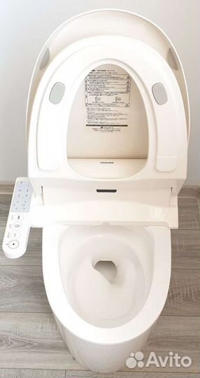 Унитаз Panasonic с крышкой-биде Toshiba