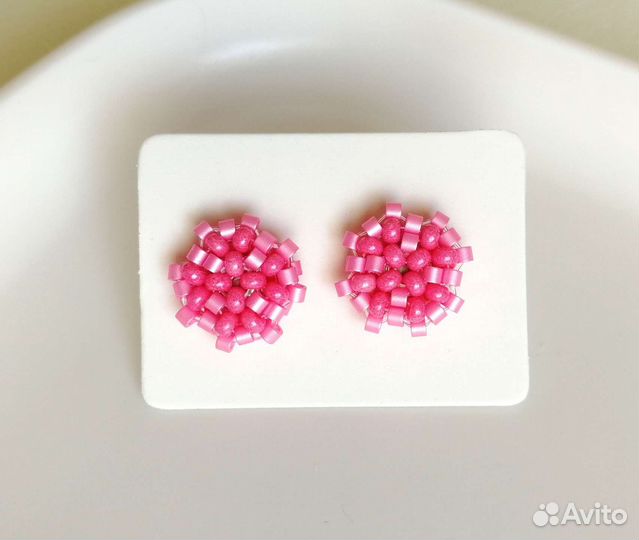 Круглые серьги-пусеты из бисера ручной работы