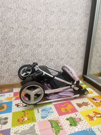 Лёгкая коляска с перекидной ручкой