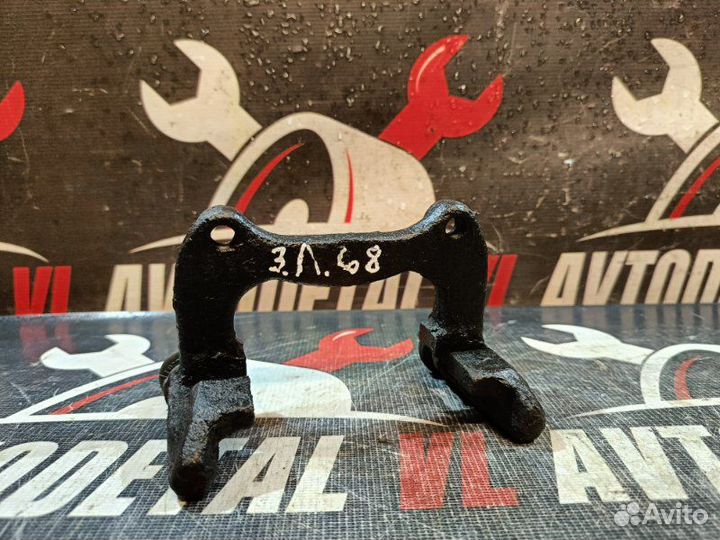 Скоба суппорта задняя левая Volkswagen Passat B5