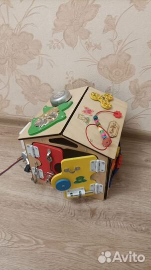 Бизиборд домик