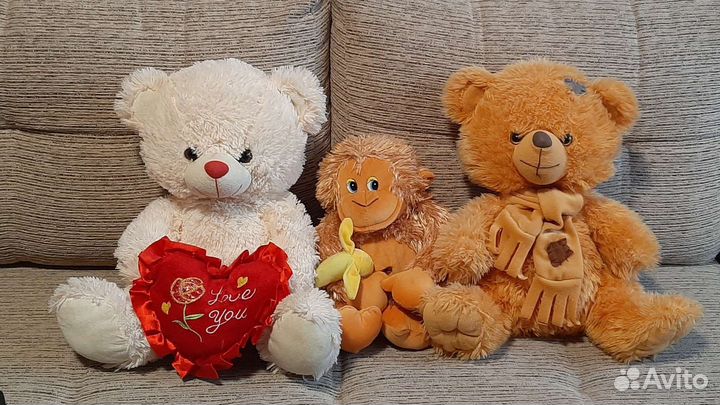 Зонт, игрушки, детские вещи