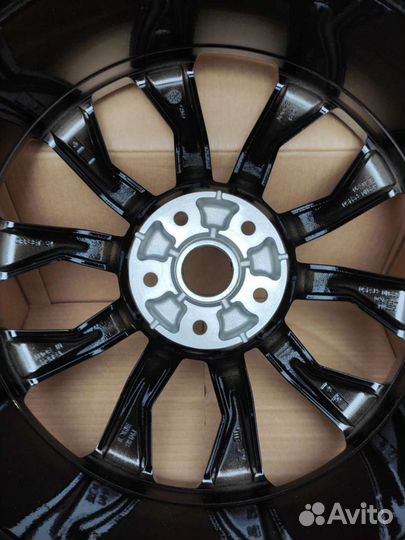 Оригинальные новые литые диски R20 Sorento MQ4