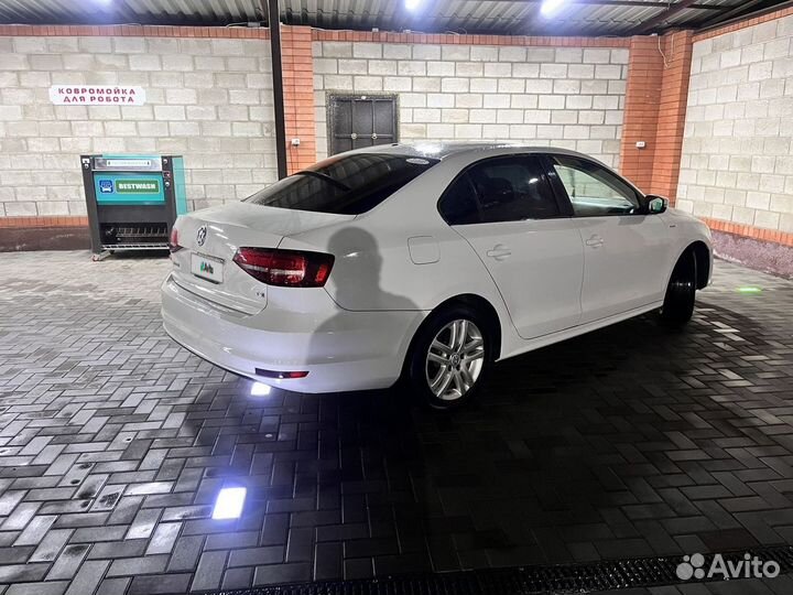 Volkswagen Jetta 1.4 AT, 2017, битый, 87 000 км