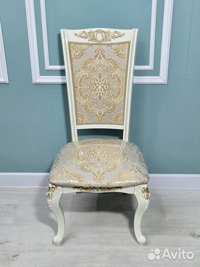 Стол и стулья