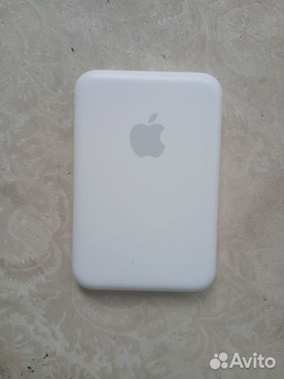 Павербанк apple