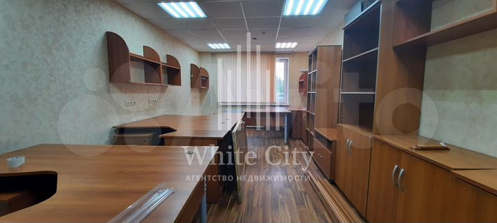 Помещение с отдельным входом, 212 м²