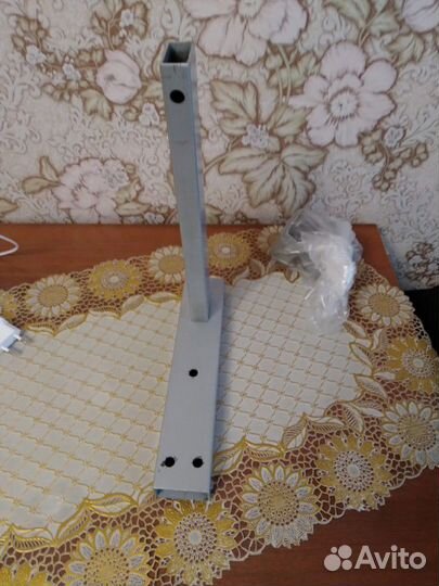 Полка с кронштейном для небольшого телевизора и др