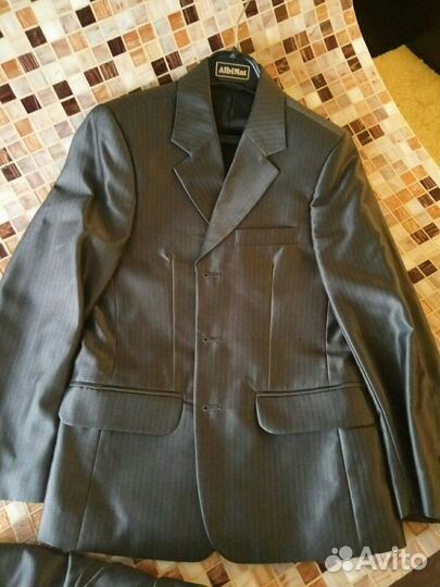 Костюм школьный новый