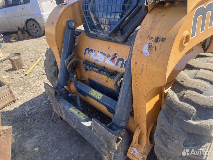 Мини-погрузчик Mustang 4000V, 2013