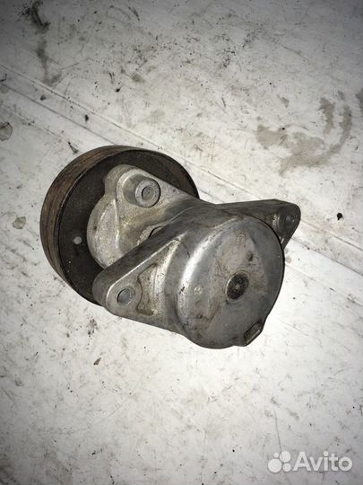 Ролик натяжной Mercedes OM112 V6