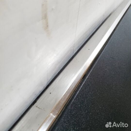 Накладка двери передняя правая Renault Arkana 1