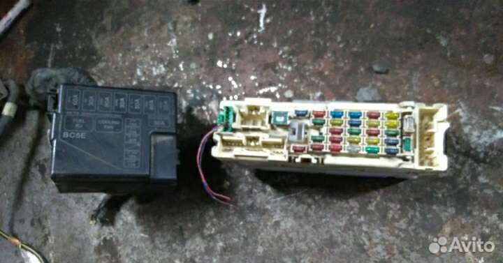 Блок предохранителей Мазда 323 BA