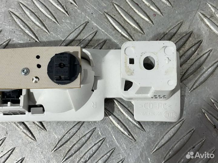 Б/У Плафон салонный верхний правый MB W221 #001