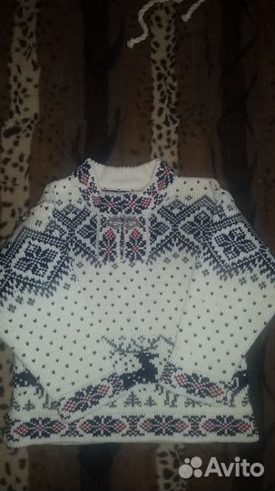 Зимняя шапка 46-48,шарф,свитер