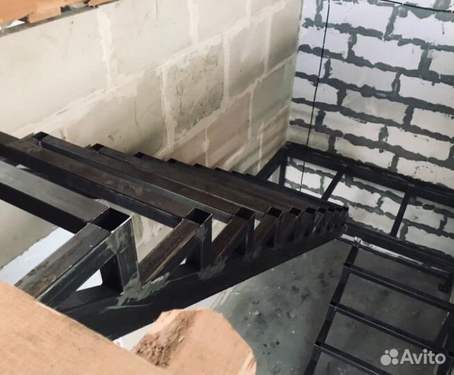 Каркас из метала Лестницы на Монокосоуре на Дачу