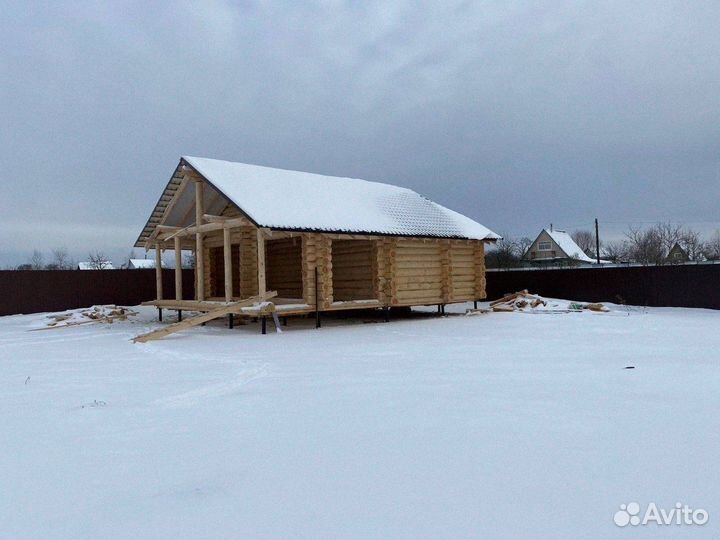 Сруб дома из бревна ручной рубки не бруса 9x11