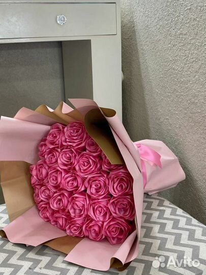 Розы из атласных лент