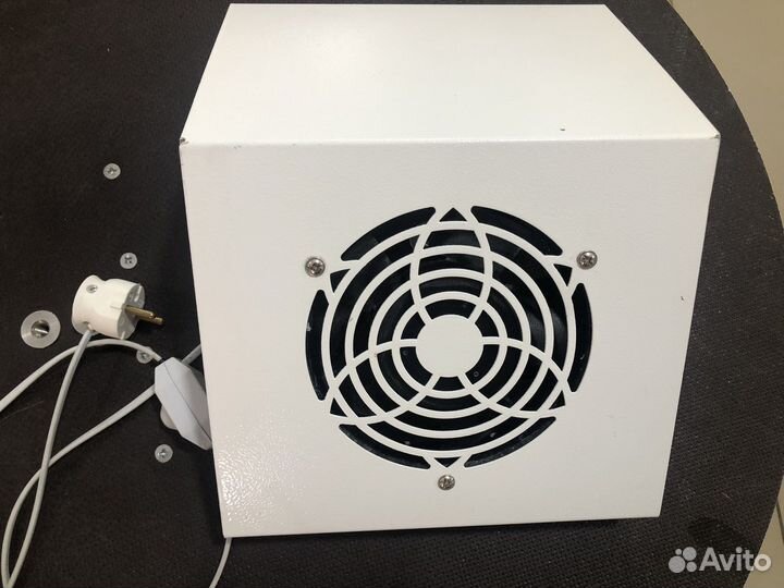 Маникюрная вытяжка