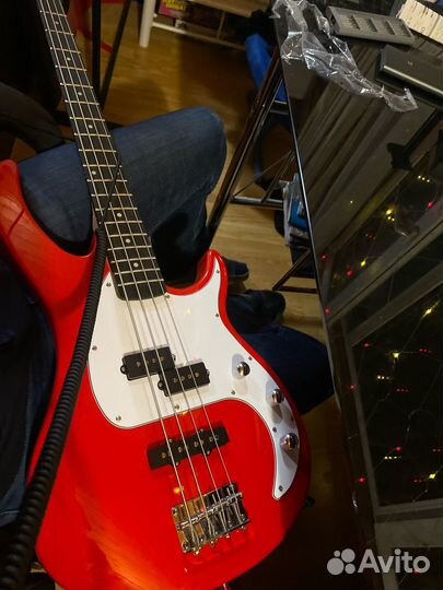 Бас гитара Peavey milestone red(обмен)
