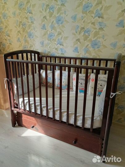 Детская кроватка