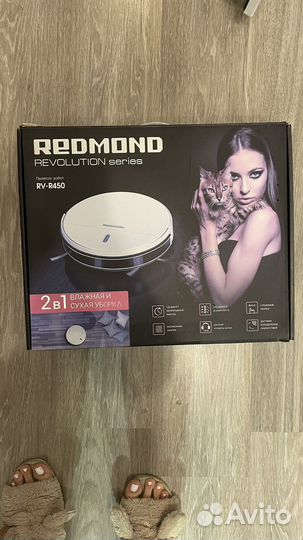 Робот пылесос redmond