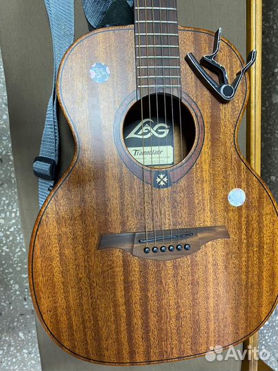 Акустическая гитара