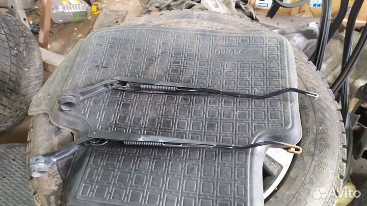 Поводок дворников SsangYong Korando Sports