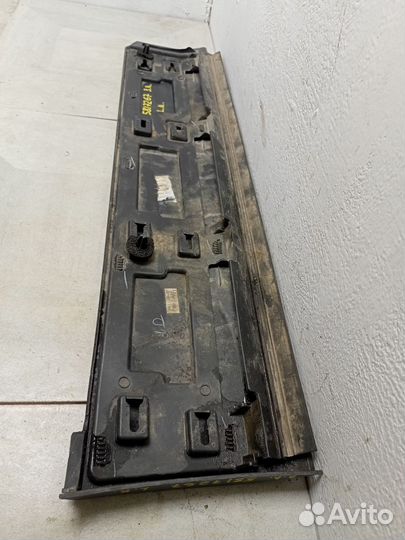 Накладка двери задней левой