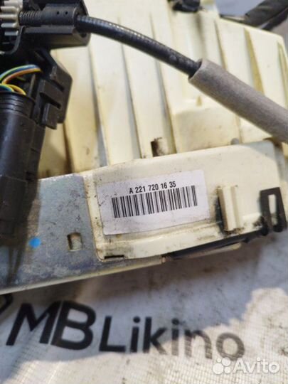 Замок двери передний правый Mercedes S-Class W221