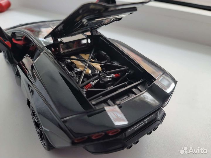 Lamborghini Countach 1:18