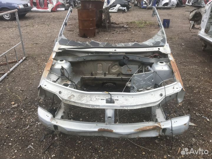 Передняя часть кузова Renault Logan (2005-2014)