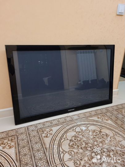 Продам телевизор на запчасти