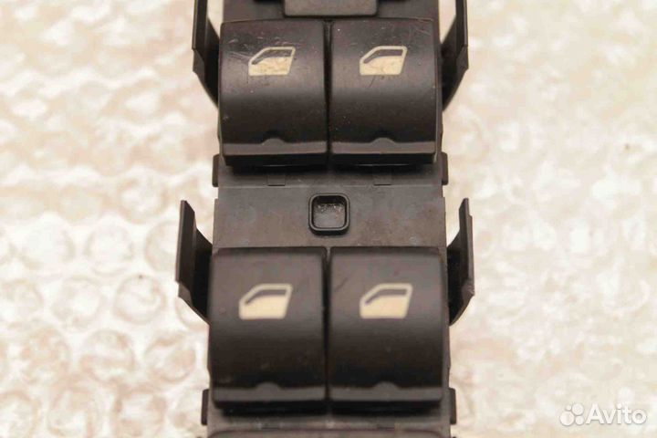 Блок управления стеклоподъемниками Peugeot 5