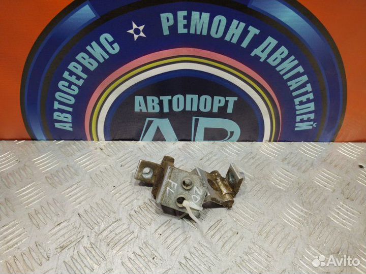 Петля двери передняя левая Peugeot 206 хэтчбек