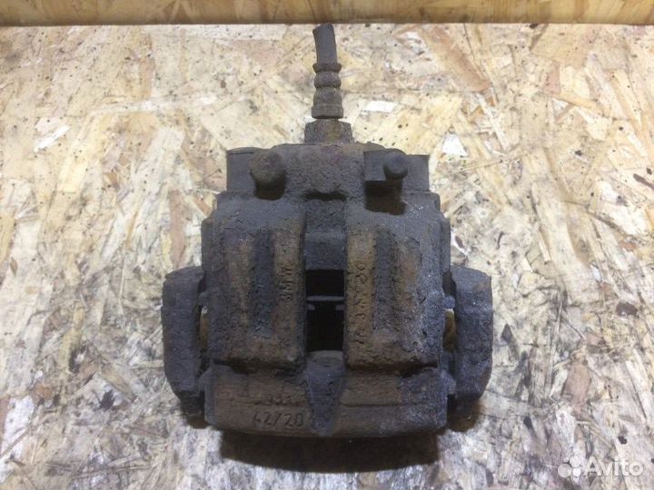 34216768697 Суппорт задний левый BMW E90