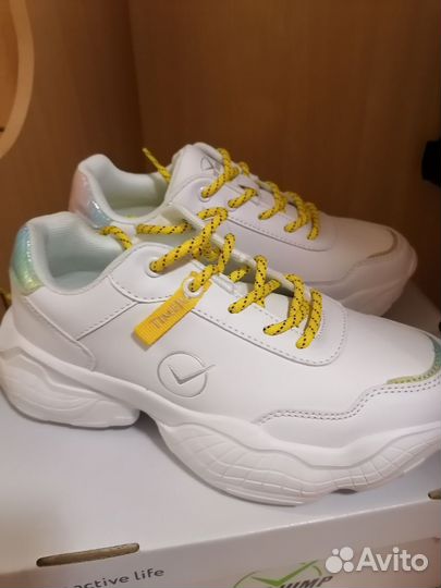 Кроссовки для девочки