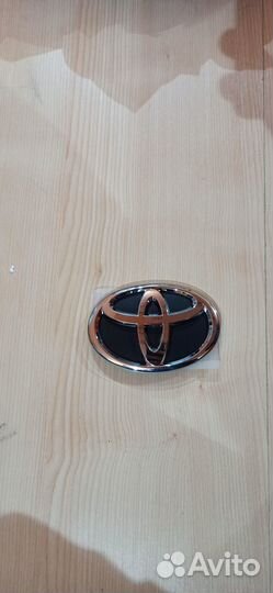 Эмблема Toyota 75403-30030/40/50