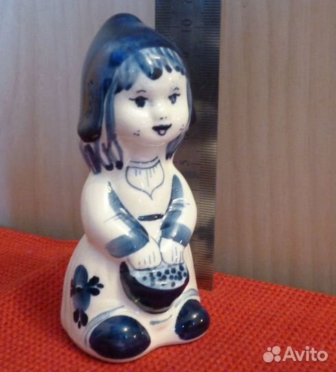 Маленькие статуэтки Гжель