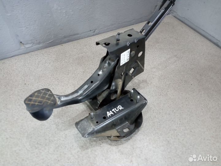 Педаль тормоза под МКПП Skoda Octavia TUR A4