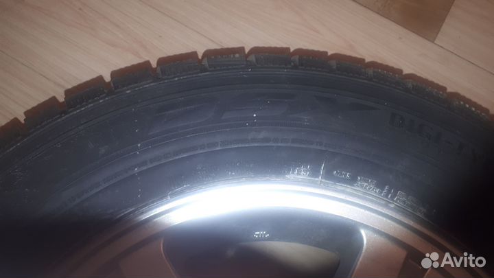 Dunlop DSX 215/65 R16 98Q