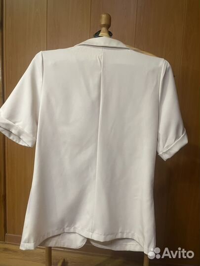 Жакет женский бежевый 46