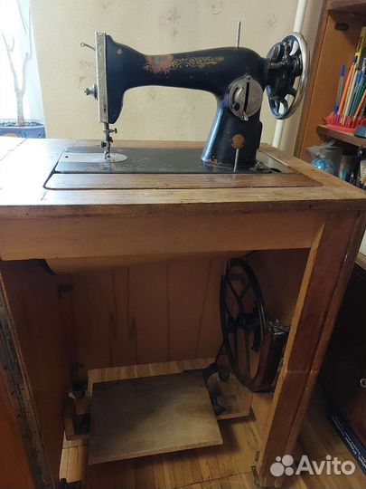 Швейная машина Подольск ножная