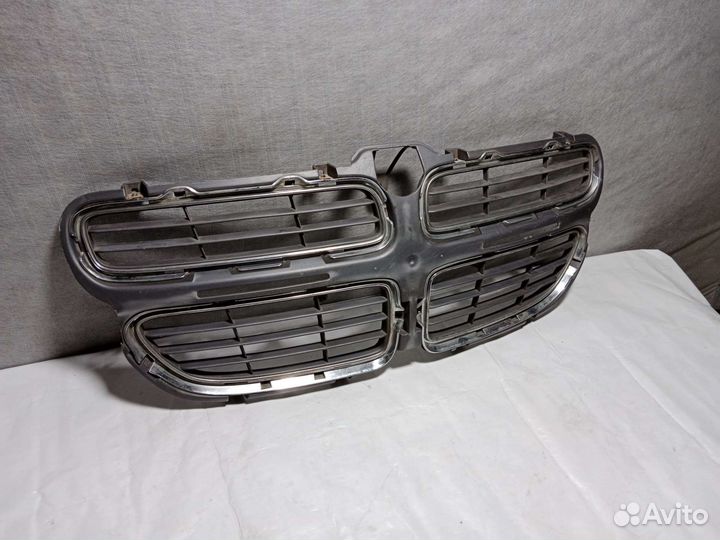 Решетка радиатора Dodge Stratus