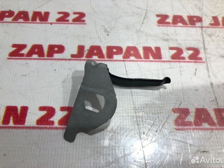 Пружина лючка бензобака Mazda