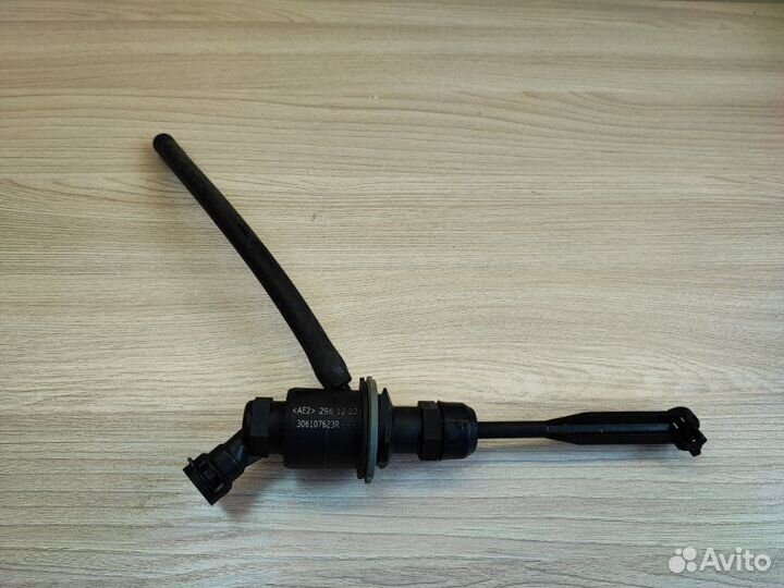 Главный цилиндр сцепления Renault Duster