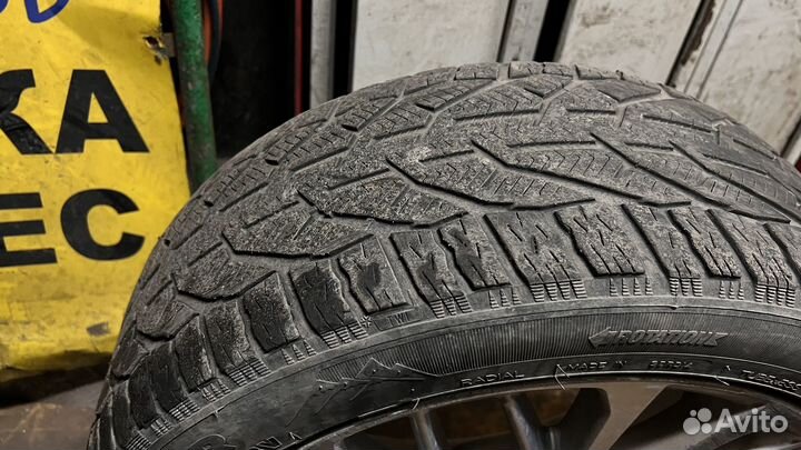 Tigar Winter 235/45 R18 V