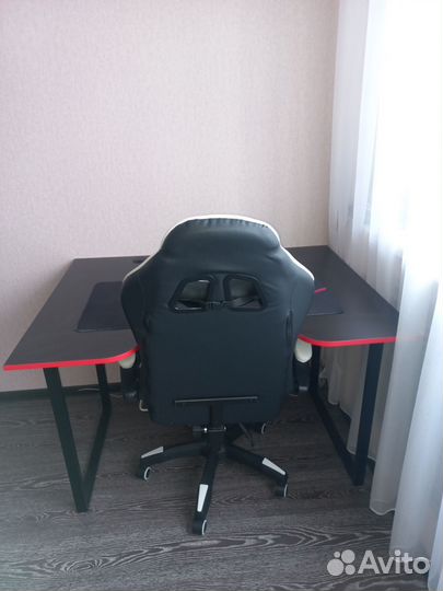 Компьютерный стол в стиле лофт и стул геймерский