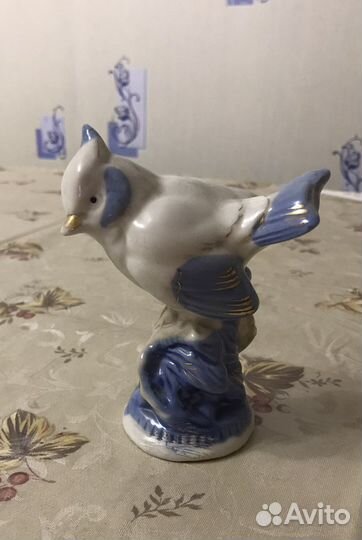 Фарфоровая статуэтка «Хохлатая синица»